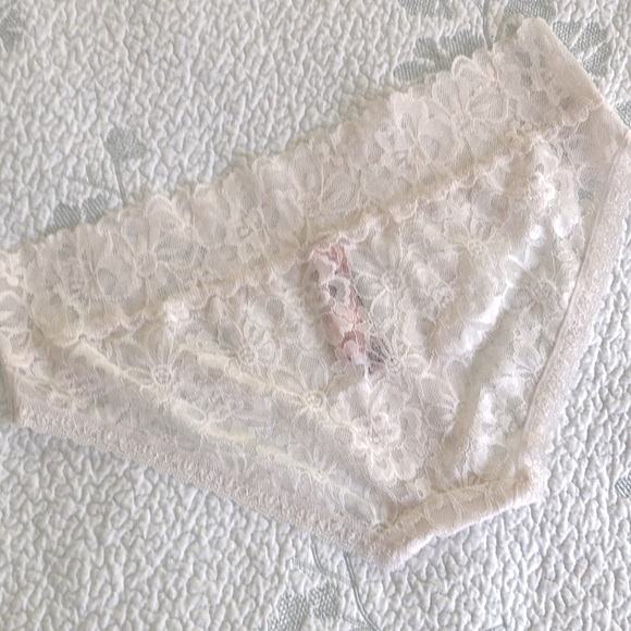 🩷NWT Victoria’s Secret Lace Hiphugger Hipster Panty - DISCONTINUED - Picture 2 of 5